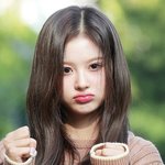 근데 왜 <b>설윤</b>은 비주얼로 언플안하지