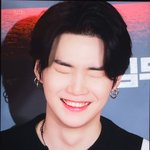 [군대] "너는 웃을 때마다 천원씩 <b>내라</b>"