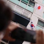 <b>삼일절</b>날 일장기 내건 아파트 한가구 거센 공분