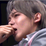 진신이 붙어서 우는 <b>보보</b>