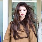 레전드 찍은 <b>설윤</b> 파리 출국 사진