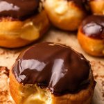 크림 들어있는 <b>도넛</b> 좋아하는 사람?