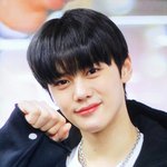 김규빈 <b>흑발</b>하니까...............
