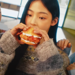 민지 버거 먹는척 하는거 기만 아니냐