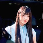 지우 아직 <b>젖살</b>은 덜빠져서 얼굴은 동그랗네