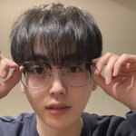 안경 쓰고 더 귀여워<b>진</b> 남돌