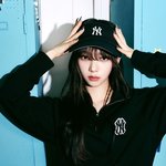 <b>야구잠바</b>가 찰떡인 에스파 mlb 화보컷