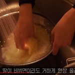 비빔면 <b>찬물</b>에 씻을때 손으로 씻음??