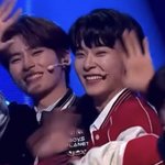 성한빈 옆에 있는 애 웃는거 예쁘다