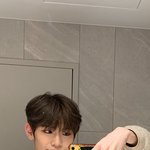 김태래 거울<b>셀카</b> 잘찍는다ㅋㅋ