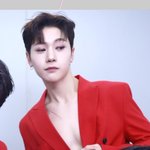 엑소 <b>시우민</b> 가슴팍 폼 미쳤다
