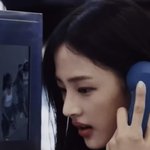 뉴진스 민지 전화기 들고 있는 영상 <b>원본</b>