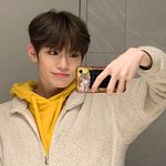 박지후 김태래 이름스티커 <b>교환</b>한 거 아냐