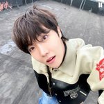 현장 셀카 'on the street (<b>with</b> J. Cole)!