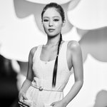제니 <b>툼레이더</b>같다