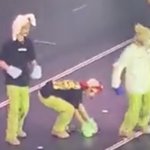 [NCT드림] 아 황런쥔 ㅋㅋㅋㅋㅋ춤추다 하딜 <b>소스</b> 목에서 떨어져서