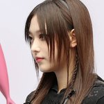 뉴진스 <b>해린</b> 머리 안 간지러울까?