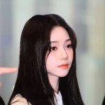 이짤 카리나 <b>평소</b>보다 더 청순해보이는데