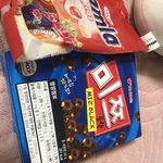 간식 몇개 더 <b>사서</b> 선물상자에 넣는거 에바?