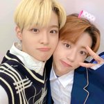 뭔가 이 둘 보고있으면 가끔 한<b>녀느</b>낌나는것같음