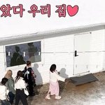 리정 옆에서 광며들어가는 르세라핌 채원