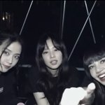 <b>제니</b> 개이쁘다