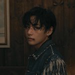 방탄 뷔 <b>엘르</b> 화보 미친 것 같아 미남테라피 당장 가능