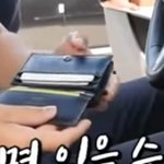 <b>지갑</b> 뭔지알려주실분 ㅠㅠ 꼭갖고싶어요