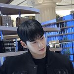 신세계에서 포착된 미모좌.. 갓<b>은우</b>