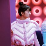 <b>설윤</b> 이 짤 인형에 옷 입혀놓은 거 같음