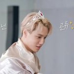 요즘 핫하다는 D사 엠버서더 된듯한 카이