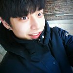 조용한 틈을 타 <b>김지웅</b> 사진 한장 보고가