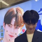 성한빈 사람이 왤케 <b>따뜻</b>해 보이지