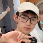 아니 장<b>하오</b> 예전에 안경쓴거 봤는데