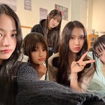 뉴진스 이 사진 다니엘 혼자 <b>합성</b>된 거 같음