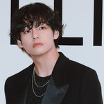 뷔 왜케 잘생겻냐