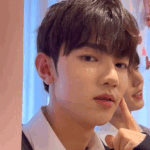 <b>윙크</b> 못한다는 장하오