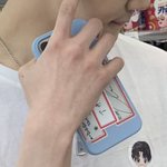 이거봐 <b>규빈이</b> 폰 뒤에 붙인거