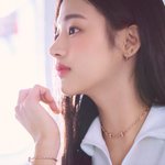 뉴진스 <b>스톤헨지</b> 광고 또 뜸