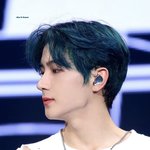 <b>이재현</b> 옆모습