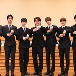 불 피해지 나무심기 행사 참여한 아이돌