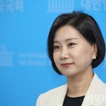 이<b>정치인</b> 되게 동안에 예쁘지 않음?