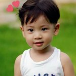 <b>이</b> 아이돌은 어릴 때부터 <b>잘</b>생겼다.  누군지 맞춰봐