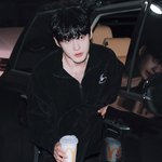 와 <b>창문</b>에 비친거봐봐