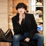 셀린느 행사장에 방탄 <b>뷔</b>