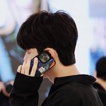 <b>정현</b>이 폰도 초록색이네