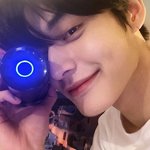<b>김지웅</b> 노래 하는거 궁금하지 않냐.?