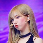 <b>금발</b> 카리나가 왔다
