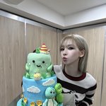 <b>오</b> 카리나랑 다니엘 생일이 똑같네 ?