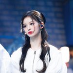 잠시 <b>지상</b>에 내려왔어